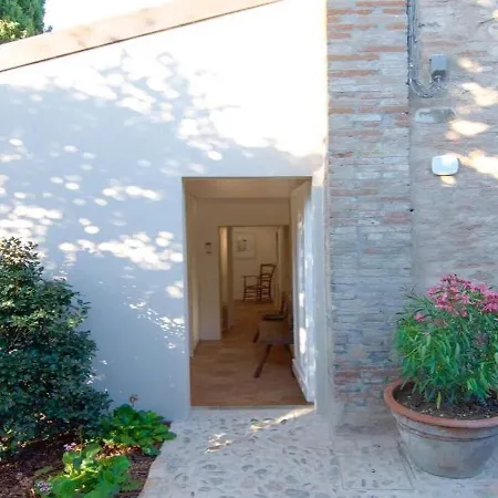 Dellefarfalle Boutique Bed & Breakfast 4*