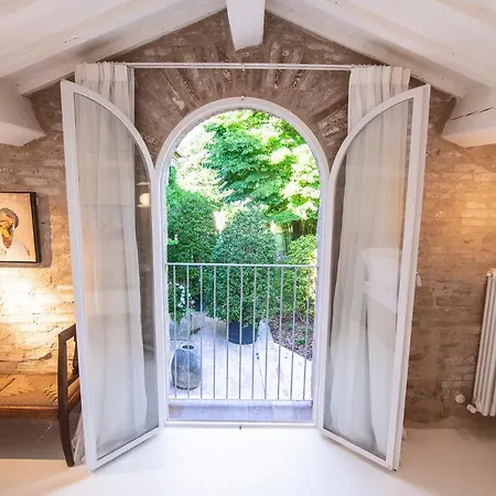 Dellefarfalle Boutique 4*